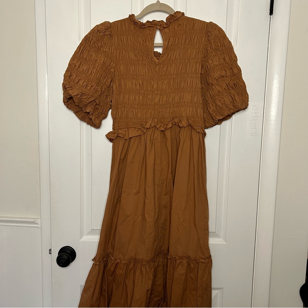 Moon River Exclusive Caramel Bubble Sleeve Smocked Midi Dress - Picture 8 of 13
